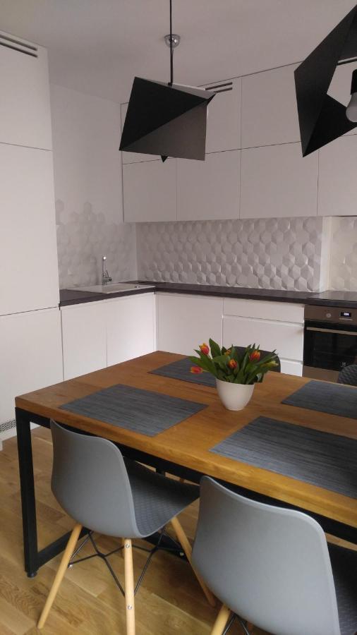 Stylowy 2-Pokojowy Apartament 5 Min. Od Rynku فروتسواف المظهر الخارجي الصورة